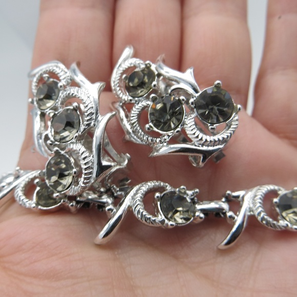 Vintage Sarah Coventry Necklace and Earring Set - Picture 6 of 8